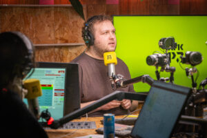 Programleder Jonas Bergløv på sin første P3morgen-sending den 03.02.2025